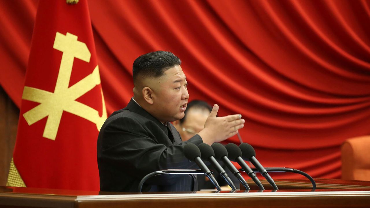 هزینه سنگین کرونا رهبر کره شمالی را به بازی‌های سیاسی وا داشته است