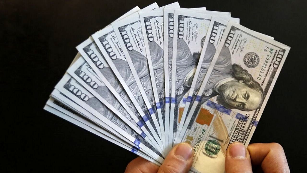 کاهش قیمت دلار در صرافی‌های بانکی