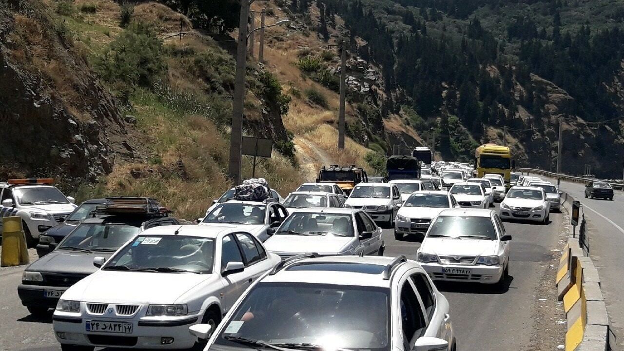 ترافیک در جاده کرج - چالوس سنگین است