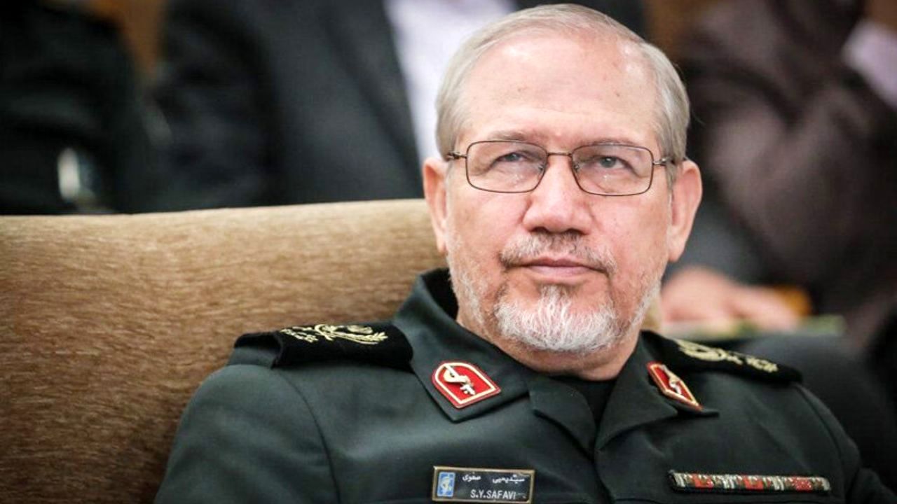 هشدار می‌دهیم با گروهک‌های ضدانقلاب در هر کجا اطراف مرز‌های کشور، برخورد می‌کنیم / عناصر ضدانقلاب مزاحمت‌هایی را به وجود می‌آورند، اما عددی محسوب نمی‌شوند / به اقلیم کردستان عراق هم می‌گوییم که هیچ ضدانقلاب مسلحی نباید در مناطق تحت تسلط آن‌ها وجود داشته ب