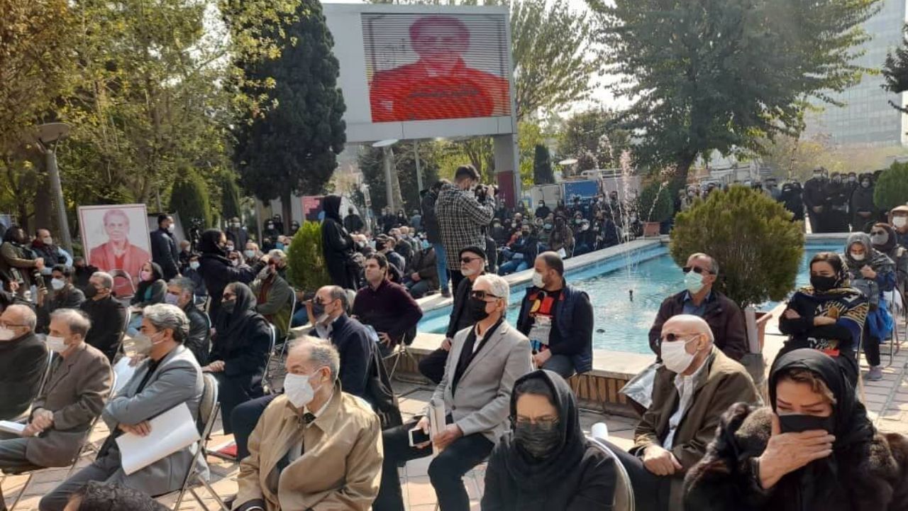 پیکر «کامبیز درم بخش» به سوی قطعه هنرمندان بهشت زهرا تشییع شد
