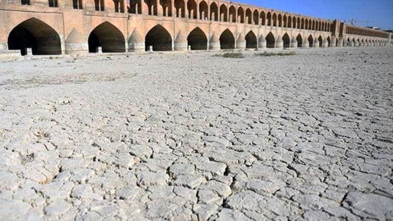 رئیس جمهور به مرکز بررسی‌های استراتژیک برای احیای زاینده رود ماموریت داد