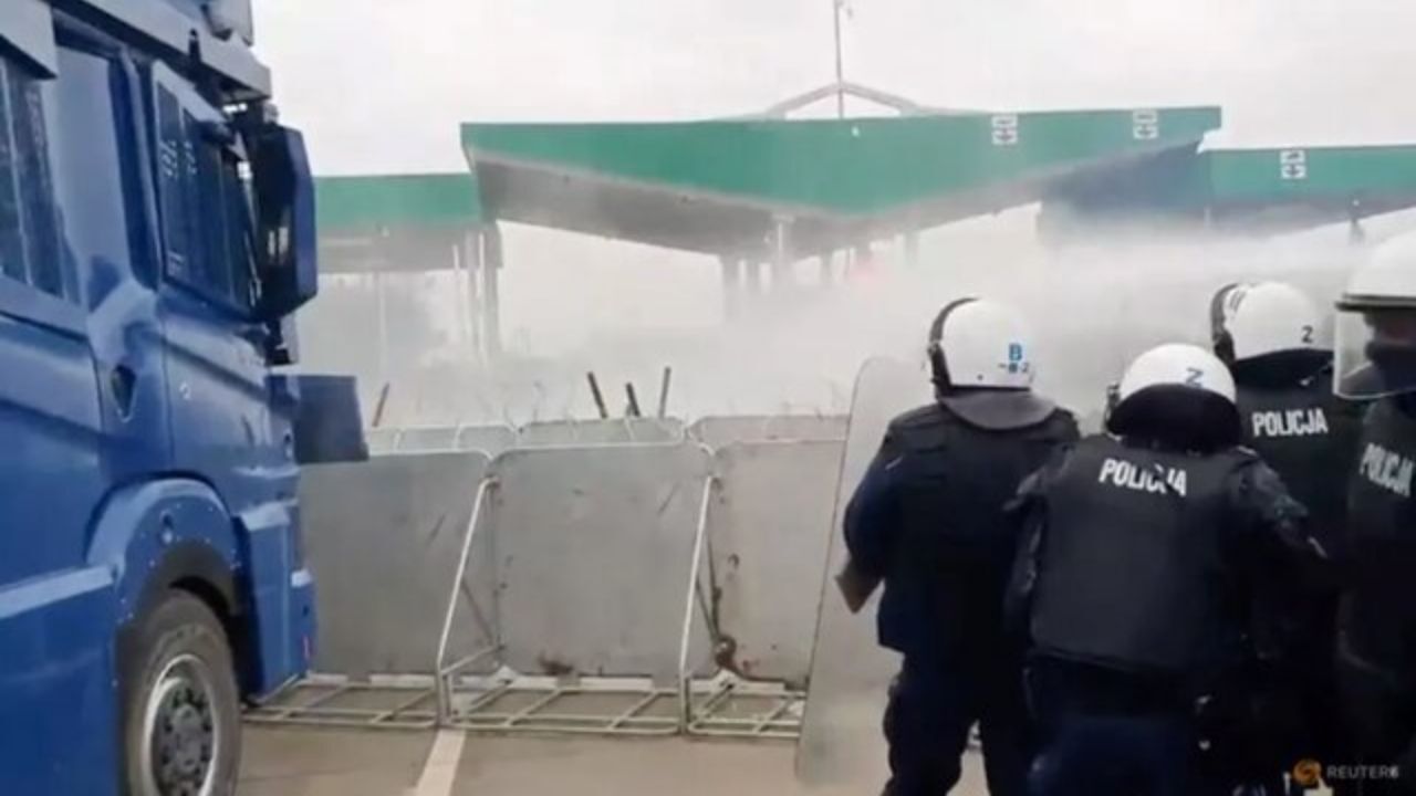 بحران در مرز بلاروس؛ لهستان مهاجران را با آب پرفشار هدف گرفت