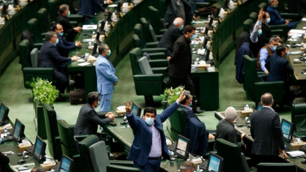 یکی از نقاط اشتراک مجلس و دولت «محرمانه‌کردن» جلسات به نفع خود است/ «شفافیت» شعار همیشگی پاستورنشینان و بهارستانی‌ها بود