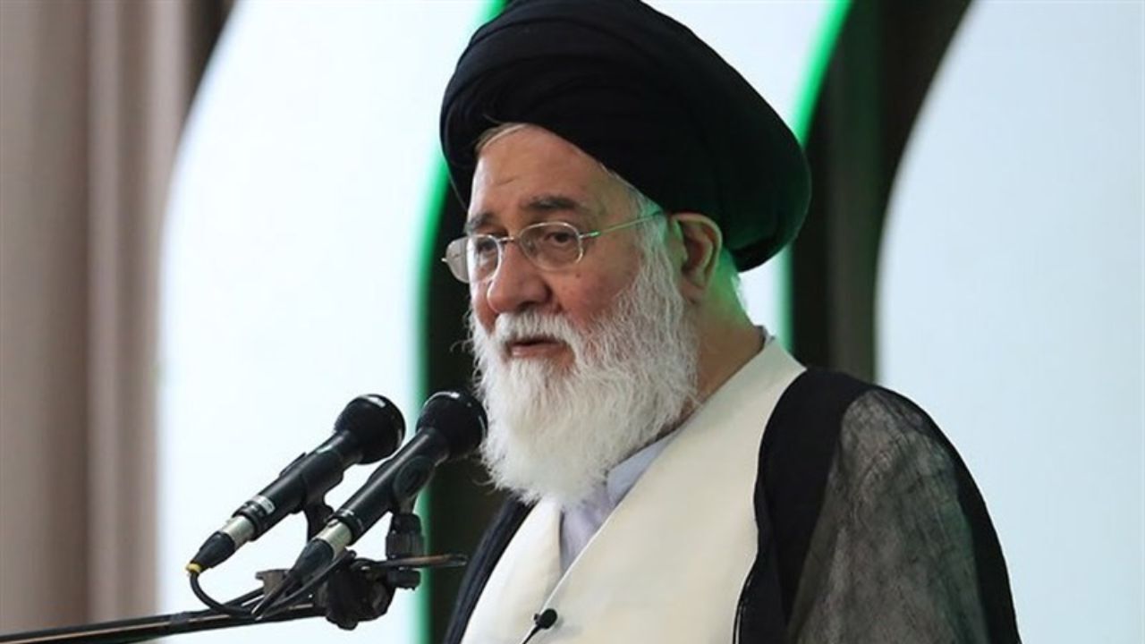 باید در موضع دشمنی با آمریکا محکم بایستیم