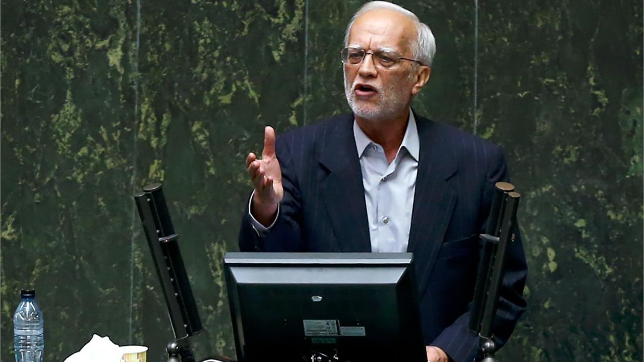 بزرگترین چالش انقلاب پس از چهل سالگی کمرنگ شدن اعتماد عمومی است/ باید اعتماد عمومی را نسبت به مسئولان بالا ببریم