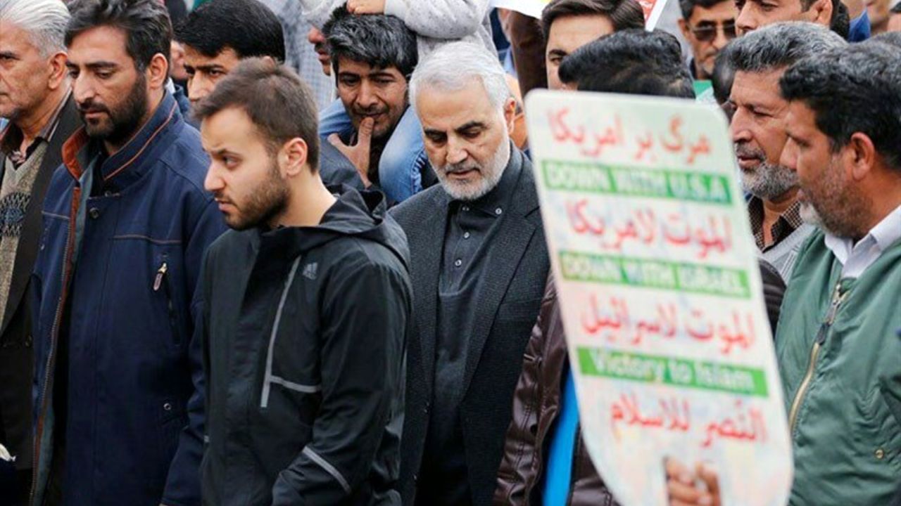 حضور سرلشکر سلیمانی در جمع راهپیمایان کرمانی + عکس