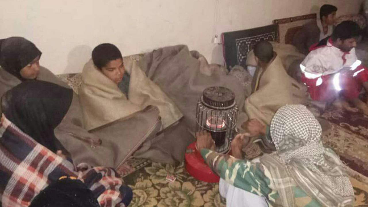 7 دانش‌آموز گرفتار سیلاب در دلگان نجات یافتند