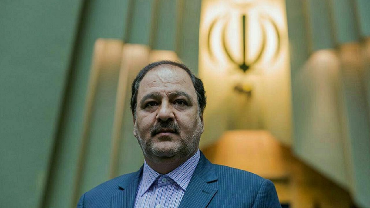 علت خرید خودرو از سوی مردم ضعف دولت در جذب سرمایه‌های سرگردان است/ افزایش قیمت خودرو به اقتصاد کشور آسیب می‌زند/ دولت حمایت جدی از سرمایه‌گذاران را رها کرده است/ مسابقه افزایش قیمت خودروهای داخلی و خارجی یک مسیر انحرافی است