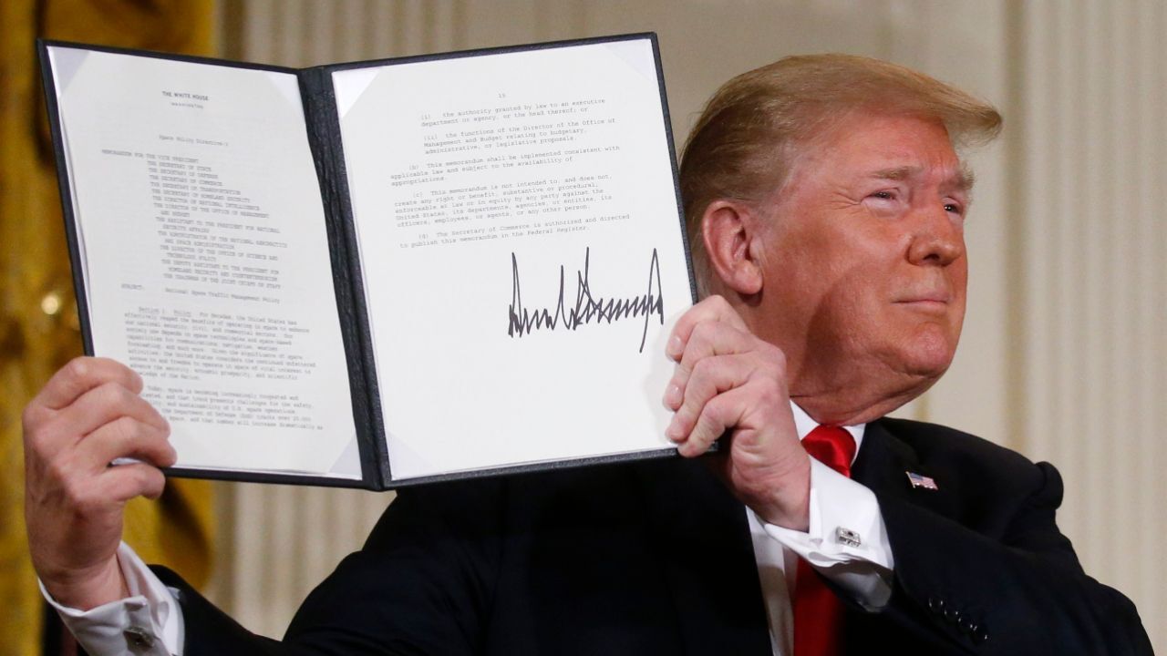 دستورالعمل تشکیل «نیروی فضایی آمریکا» امضا شد
