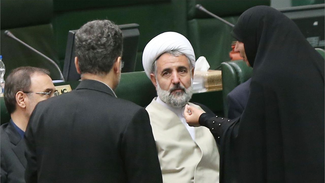 ذوالنور: تیتر زدند که 9 نفر طرح استیضاح را امضا کردند/ حضرتی: برخی رفقای شما با استیضاح مخالف بودند