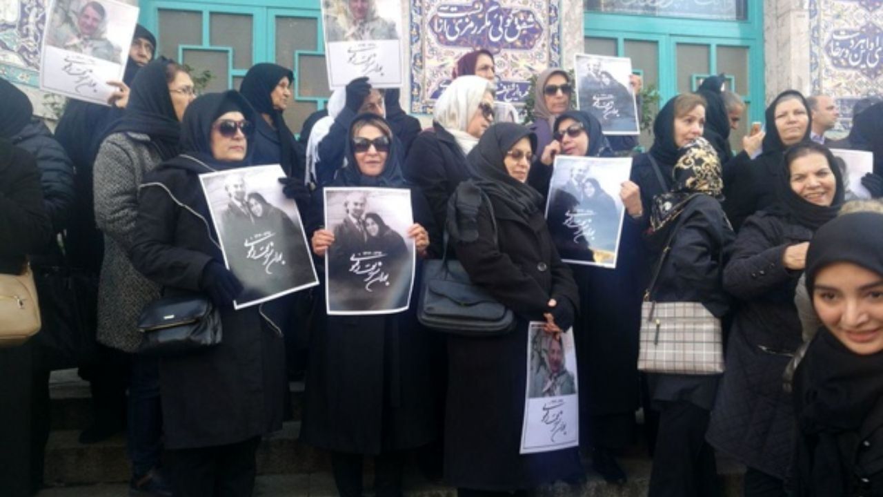 زشت است که درِ حسینیه ارشاد برای تشییع‌پیکر پوران شریعت رضوی باز نشود + عکس
