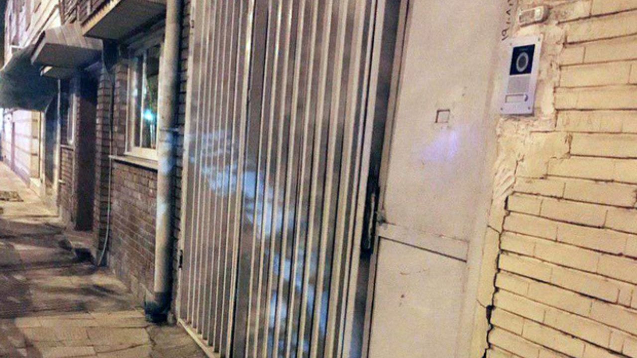 تغییر اساسی در شکل و مفهوم حصر اتفاق نیفتاده است/ پدر و مادرم جز با خانواده و تیم مسئول حصر، با فرد دیگری ملاقات ندارند/ برای تغییر در وضعیت حصر وعده‌ای داده نشده است
