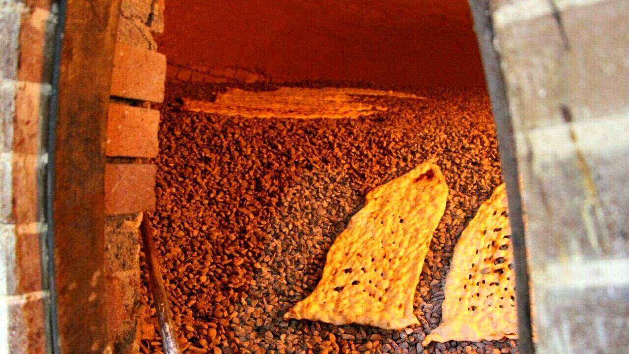 کمبود آرد در بازار صحت ندارد/ هرگونه افزایش قیمت غیرقانونی است؛ مردم شکایت کنند