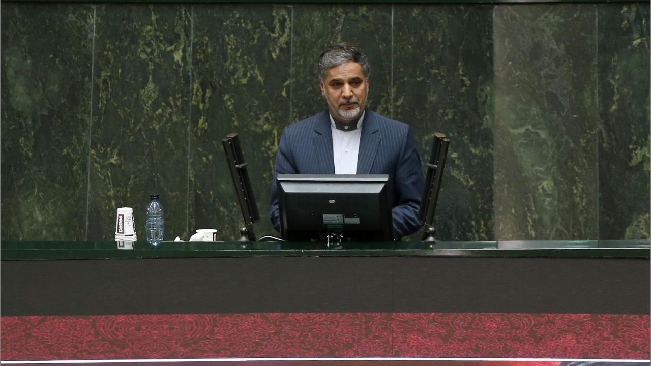 مردم انتظار دارند سه قوه برای حل مشکلات کشور تلاش کنند/ مجلس به عنوان یکی از ارکان کشور در شرایط کنونی مسئولیت دارد/ دولت با شرق مذاکره نکرد، مجلس تصمیم به مذاکره گرفت/ باید از تمام ظرفیت‌ها استفاده کنیم/ در خصوص سفر لاریجانی به چین در جلسه شورای سیاست‌گذ