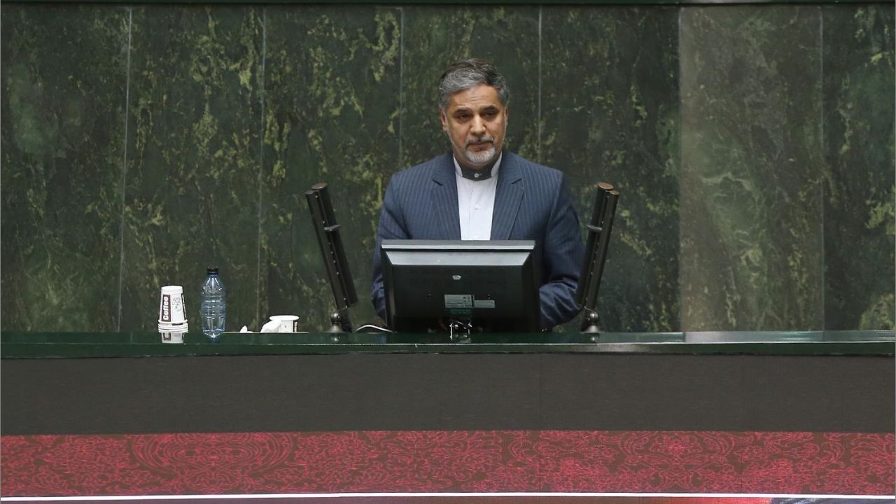 مردم انتظار دارند سه قوه برای حل مشکلات کشور تلاش کنند/ مجلس به عنوان یکی از ارکان کشور در شرایط کنونی مسئولیت دارد/ دولت با شرق مذاکره نکرد، مجلس تصمیم به مذاکره گرفت/ باید از تمام ظرفیت‌ها استفاده کنیم/ در خصوص سفر لاریجانی به چین در جلسه شورای سیاست‌گذ