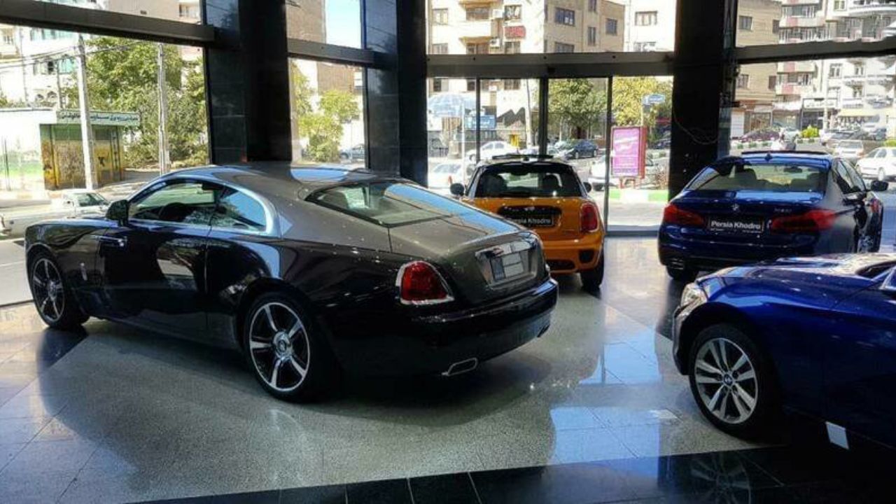 خودروی اشرافی انگلیسی در ایران + عکس