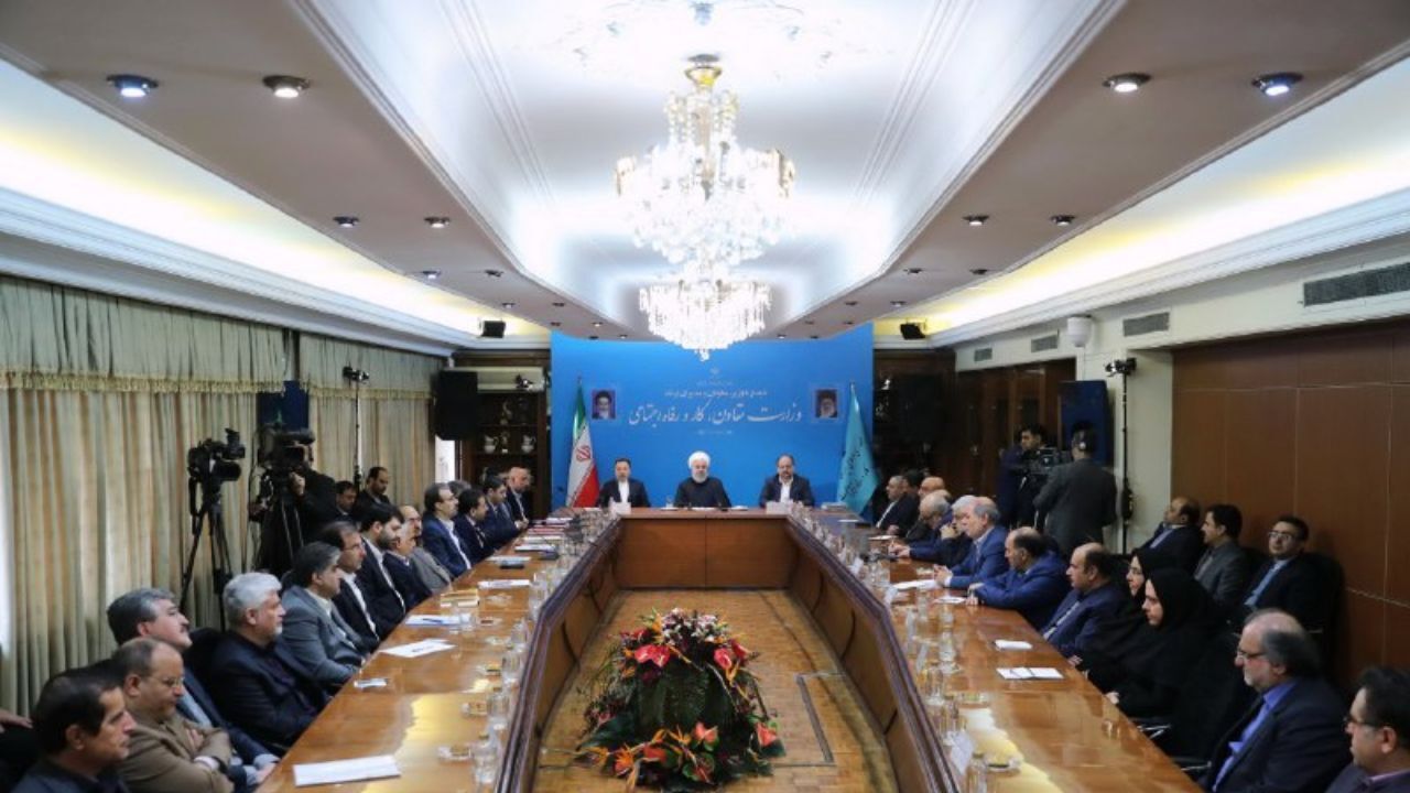 نیروهای مسلح باید دست از اقتصاد بردارند/ هر چه شغل درست می‌کنیم، بیکاری کم نمی‌شود/ مردم دستاورد‌های دولت را باور نمی‌کنند/ وزیر جوان ما کار خودش را با قدرت انجام می‌دهد