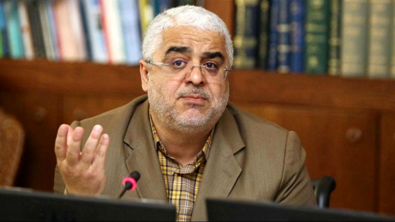 کسانی در وزارت‌خانه‌ها خوابیده‌اند و سودهای کلان می‌برند/ اگر کارت اعتباری می‌دادیم از مافیای واردات و سلطان گوشت راحت می‌شدیم/ ارائه کوپن مایه سرافکندگی نظام است