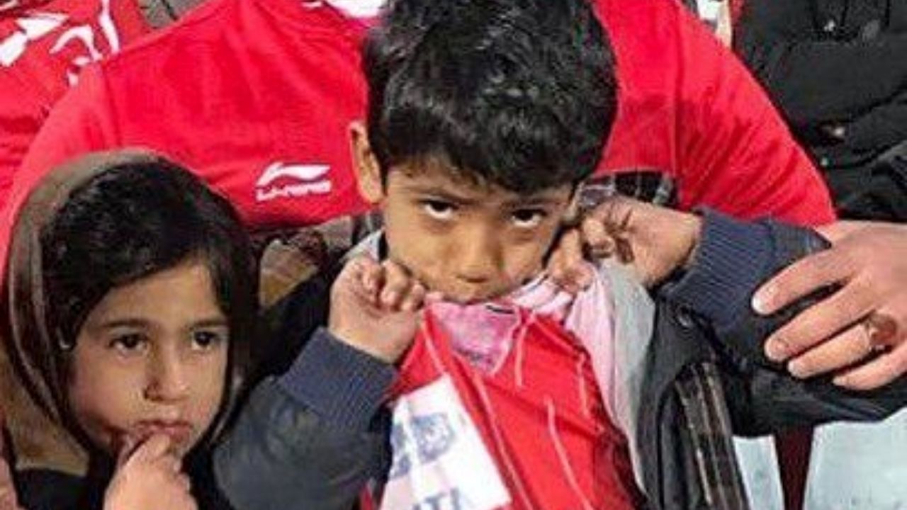 بلیط رایگان بازی‌های پرسپولیس برای دو کودک فال‌فروش