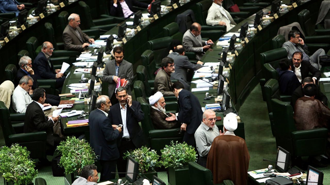 قوای سه‌گانه مجاز به دریافت سود از حساب‌های بانکی نیستند