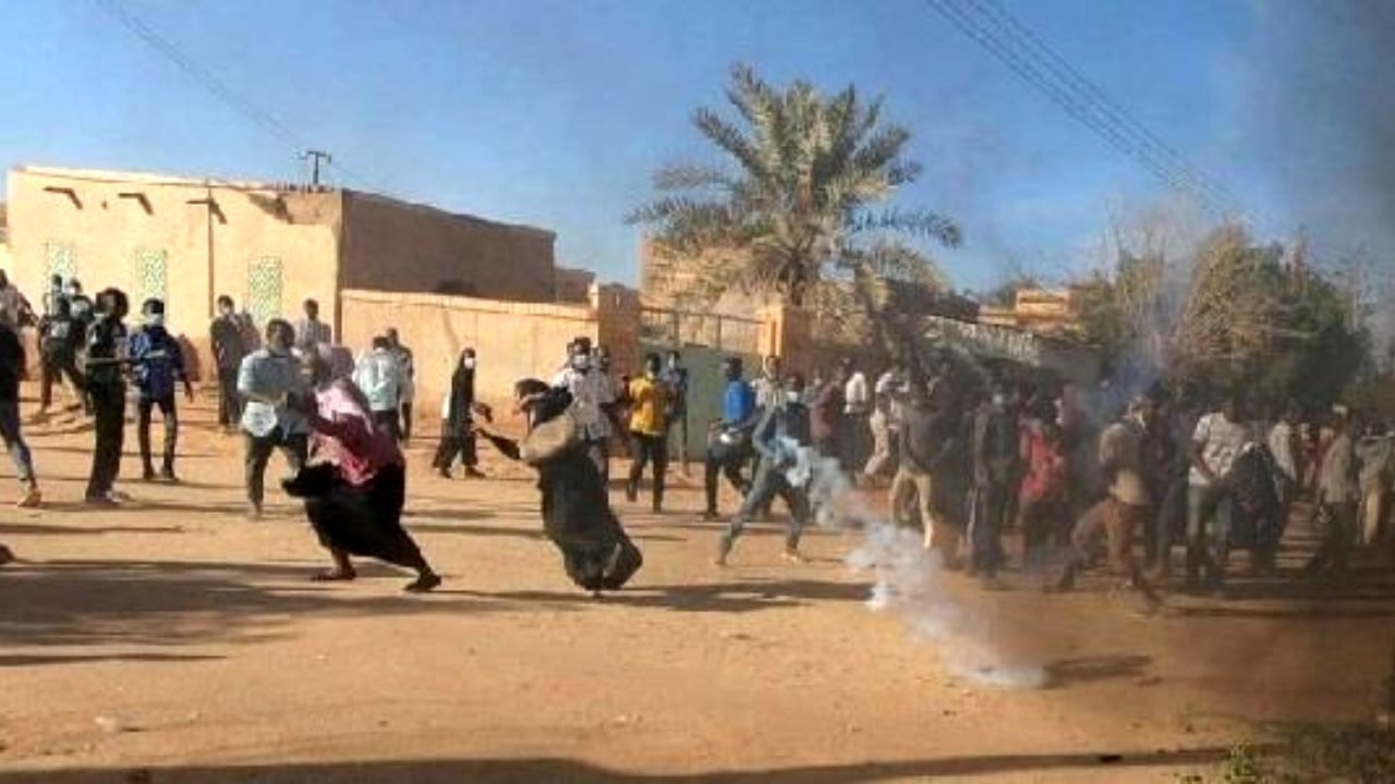 زنان مخالف البشیر به شلاق محکوم شدند
