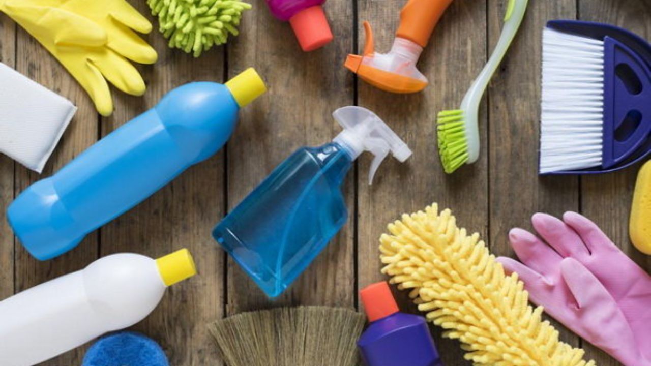 هنگام مسمومیت با مواد شوینده چه کنیم؟
