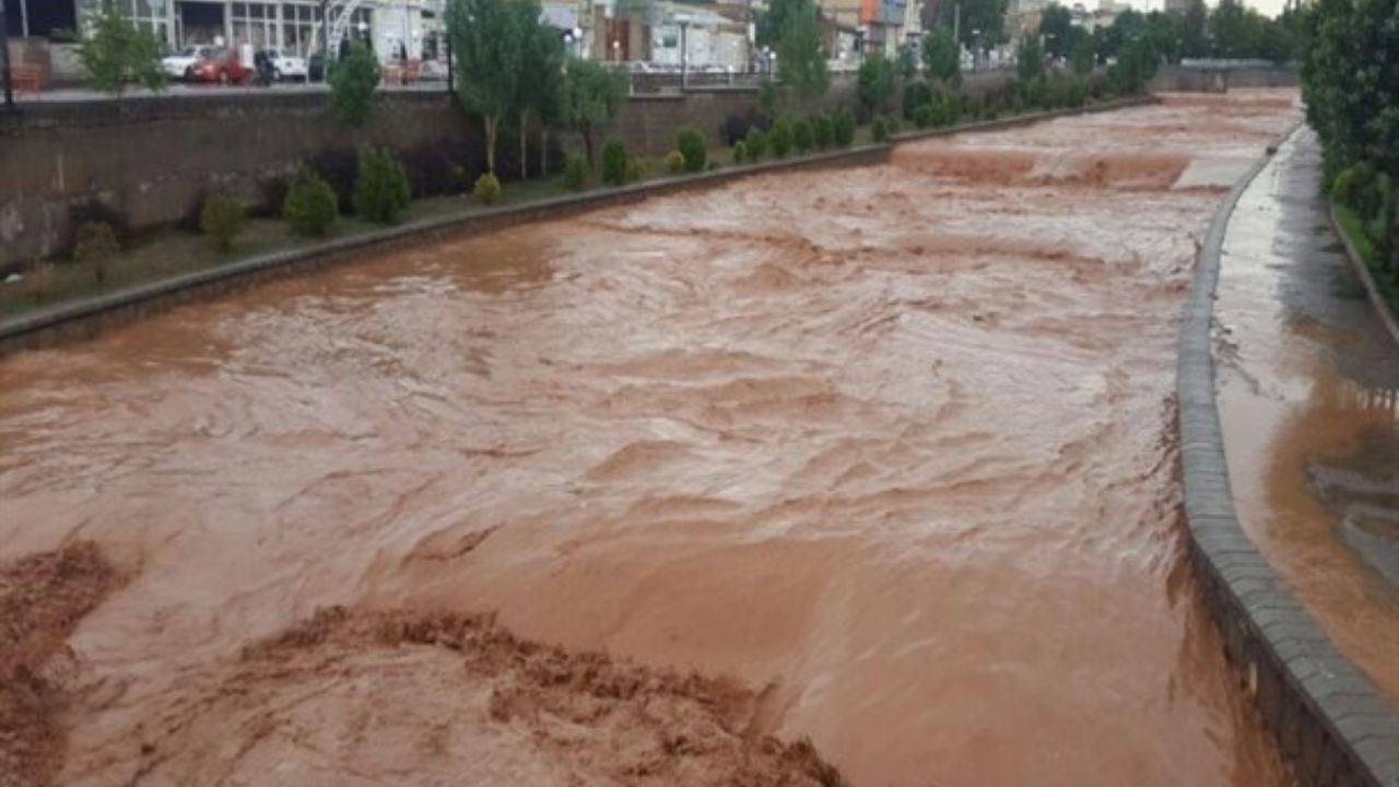 عبور و مرور در ورودی خرم آباد به سمت فرودگاه امکانپذیر نیست