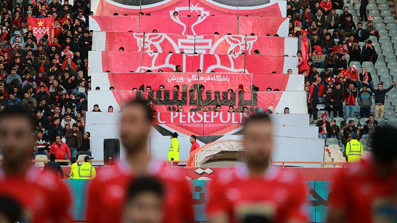 رونمایی از پرچم پرسپولیس در نوکمپ+ عکس