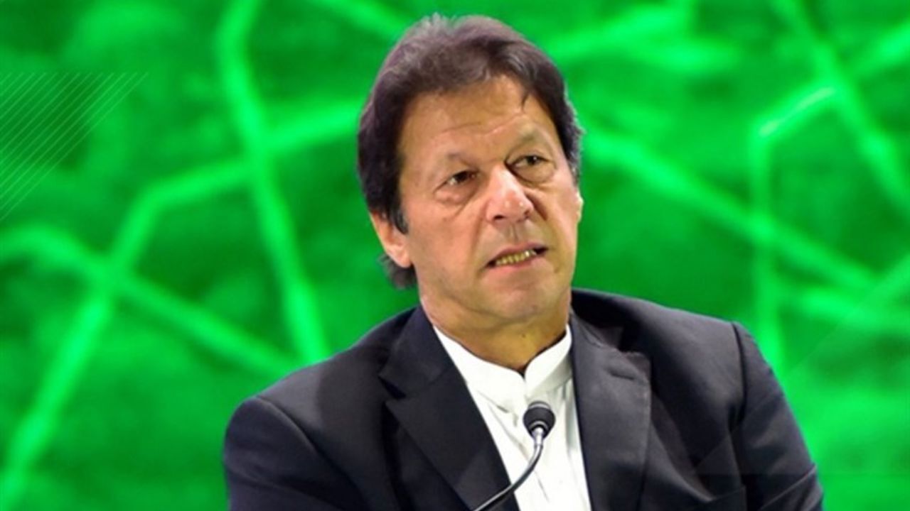 عمران خان پس از هفت ماه کابینه‌اش را تغییر داد