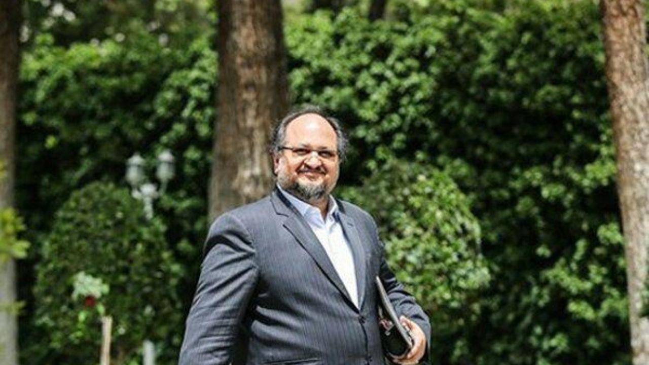 جوانان نخبه دانشگاهی مدیر شوند نه پیرمردهای مو رنگ کرده