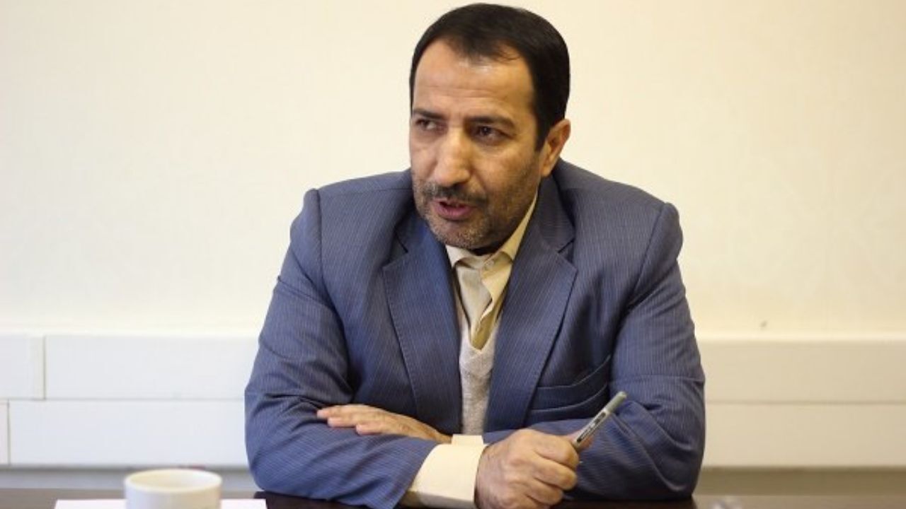 مشکل تولیدکنندگان کمبود پول نیست/ نرخ ارز تا پایان خرداد ثابت می‌ماند