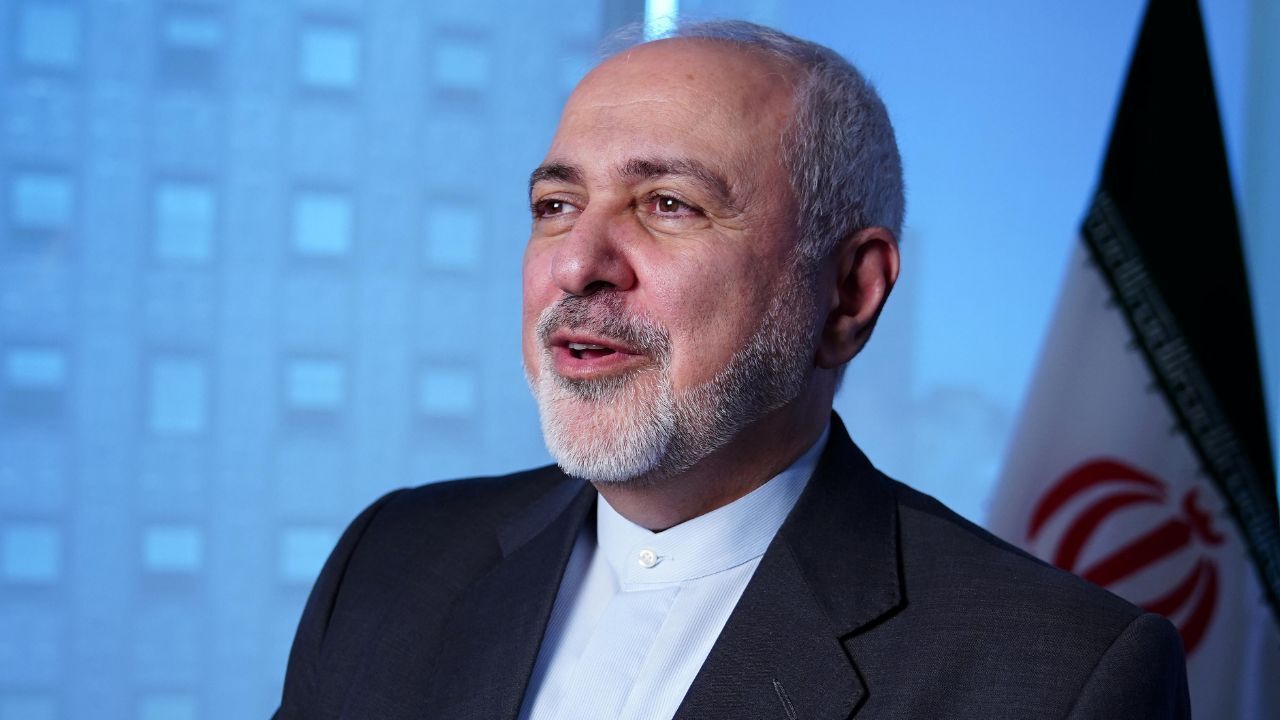 سلفی مجری معروف آمریکایی با ظریف + عکس