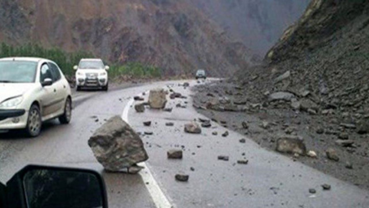از سفرهای غیرضروری در جاده‌های مازندران خودداری کنید/ احتمال ریزش کوه و بهمن در ارتفاعات