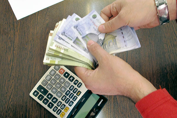 آیا مصوبه افزایش حقوق کارمندان و بازنشستگان قابلیت اجرایی دارد؟ + جدول حقوق