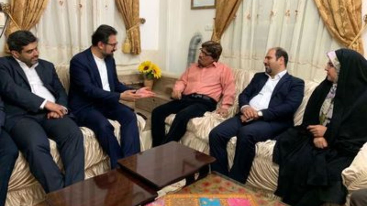 معاون هنری به دیدار هنرمندان بوشهری رفت