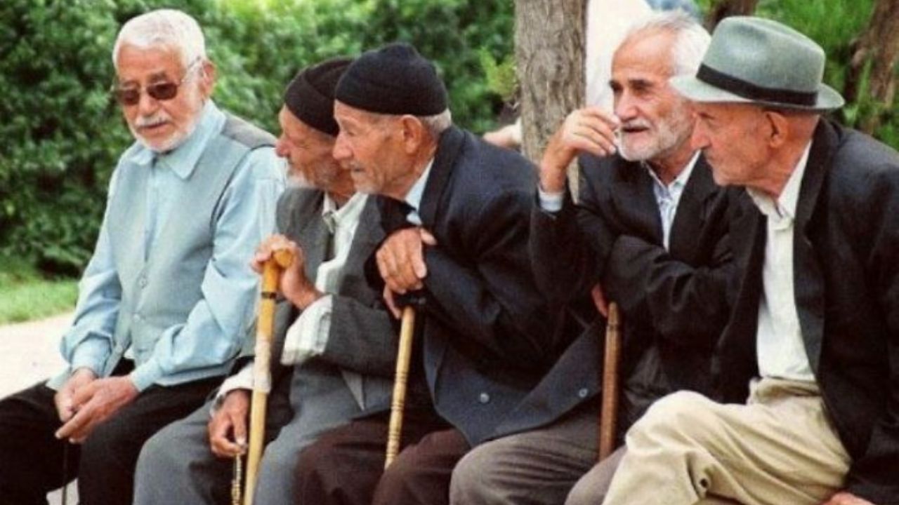 تدوین پیش‌نویس نظام حقوقی سالمندان