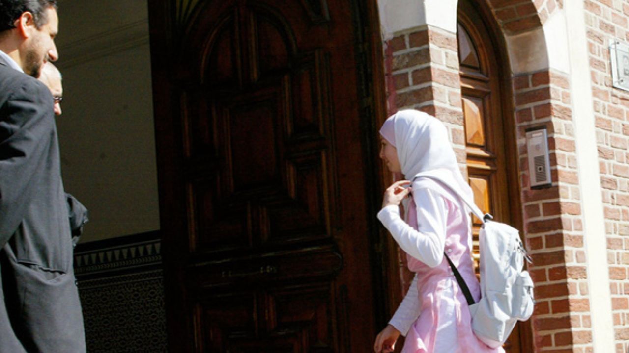 استفاده از روسری در مدارس اتریش ممنوع شد