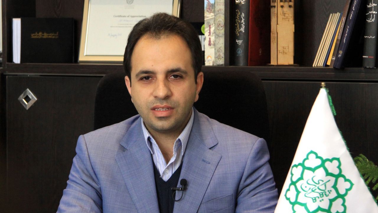 نصب علامت همجنسگراها در تابلوی ورودی 30 تیر