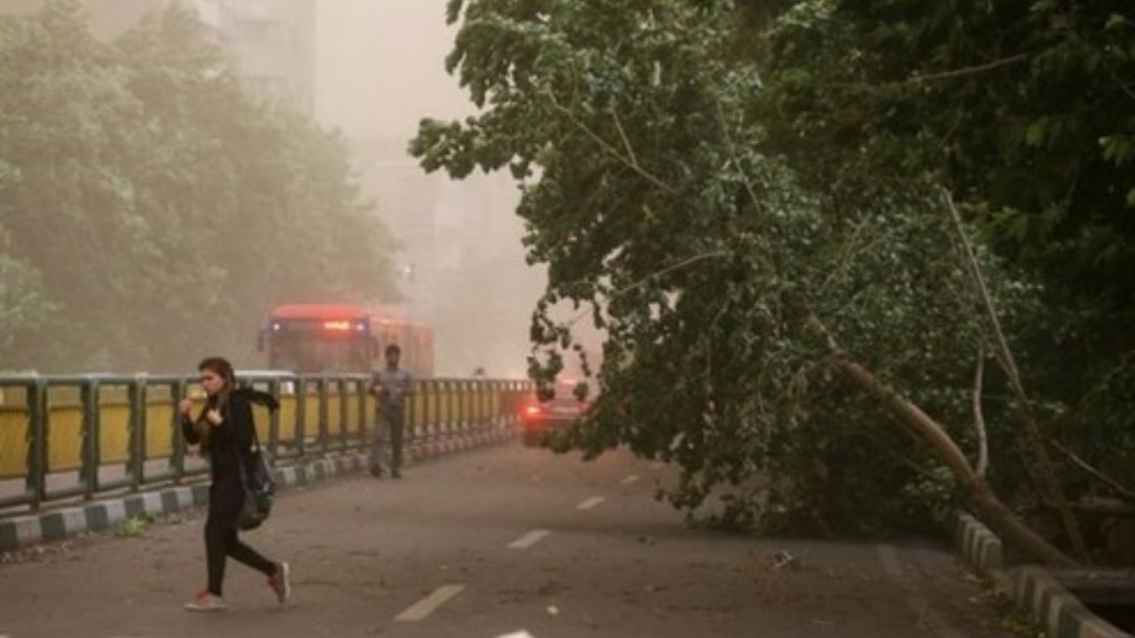 وزش بادهای شدید در تهران ادامه دارد