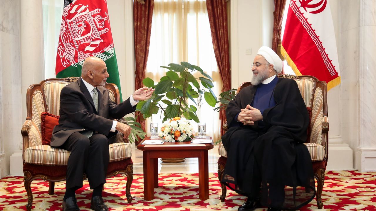 روحانی: تهران همه تلاش خود را برای تقویت ثبات و توسعه افغانستان بکار خواهد گرفت/ باید با جدیت دولت افغانستان و کمک سازمان‌های بین‌المللی برای مبارزه با مواد مخدر چاره‌جویی شود/ اشرف غنی: خواهان نقش پررنگ ایران در مذاکرات صلح افغانستان هستیم/ هرگز اجازه نم