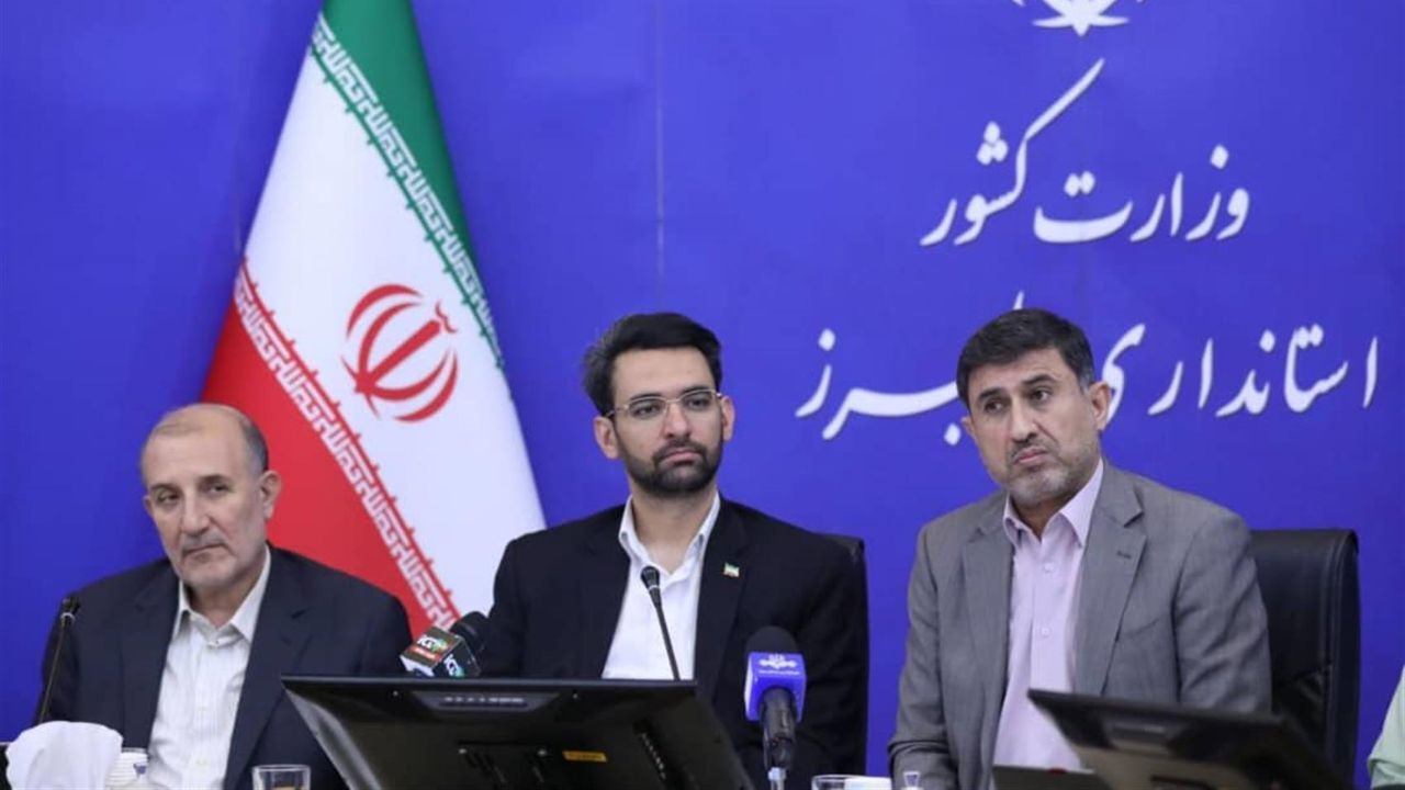 می‌توان با همدلی و استقامت فشار حداکثری دشمن را تبدیل به رشد حداکثری کرد/ در شرایط تحریم مدیران ساده‌زیستی را از خودشان آغاز کنند/ تلاش برای پوشش صد در صدی ارتباطی استان