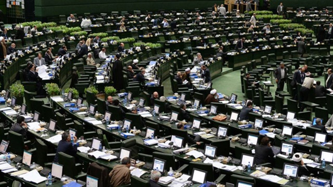 تجمع معلمان خرید خدمتی مقابل مجلس