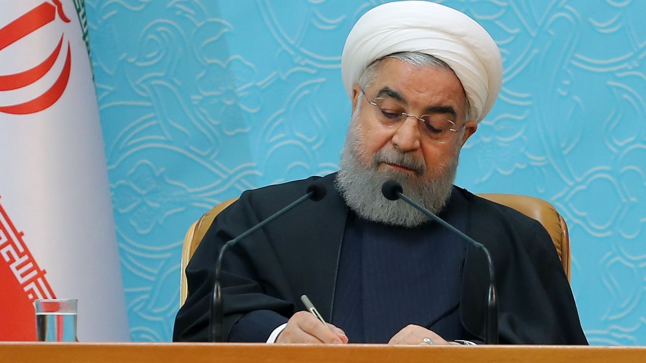 دستور رئیس‌جمهور برای حذف مُهر از گذرنامه اتباع خارجی