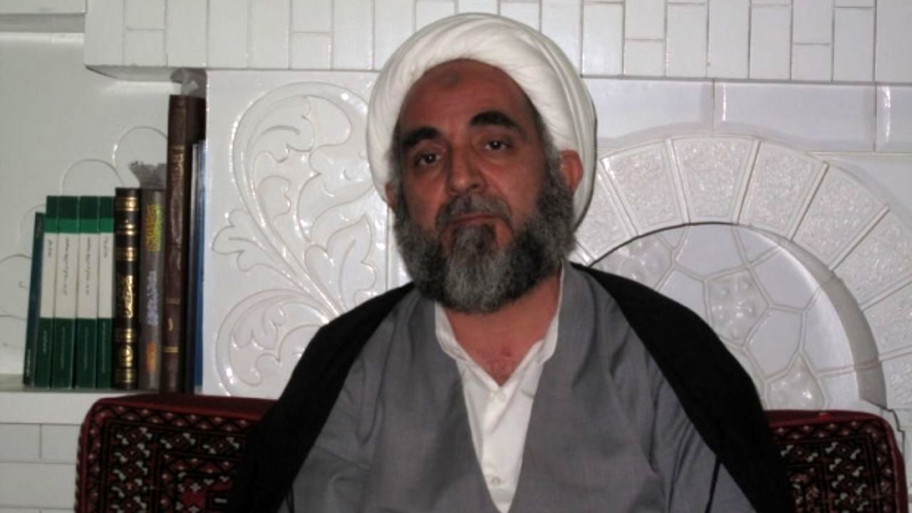 مکالماتم به صورت غیرقانونی به‌وسیله یک نهاد نظامی شنود می‌کند