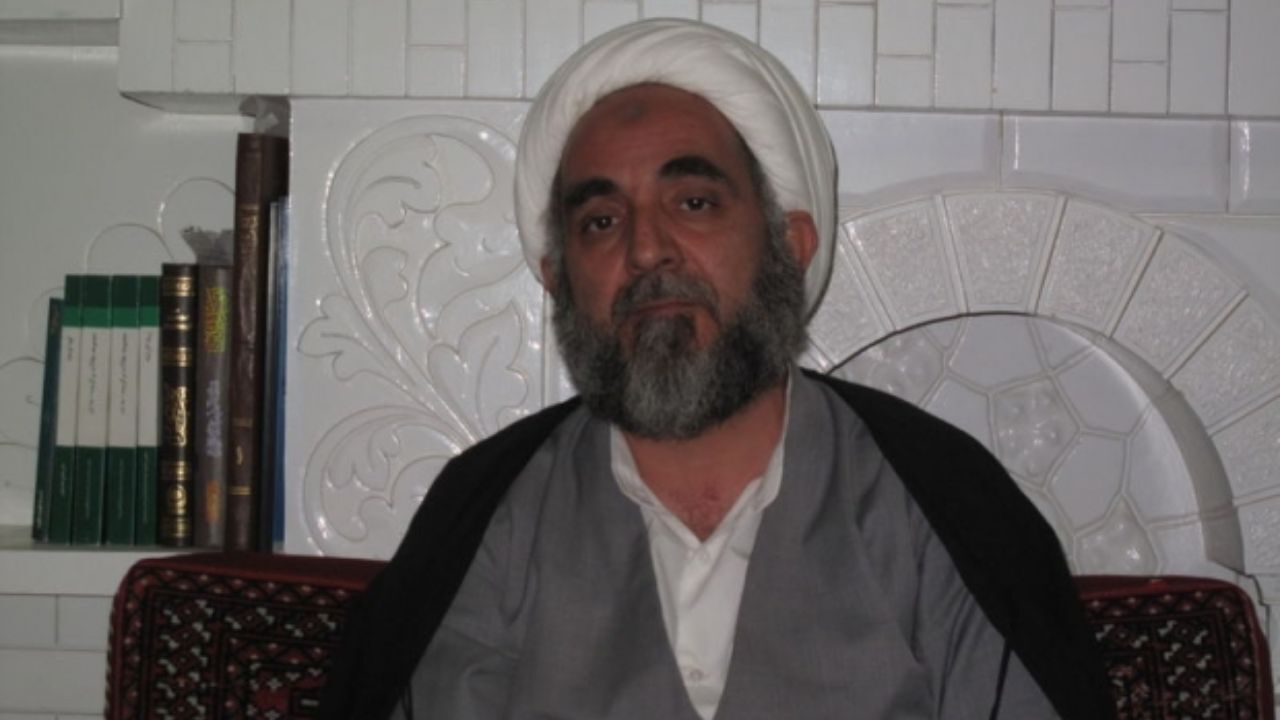 مکالماتم به صورت غیرقانونی به‌وسیله یک نهاد نظامی شنود می‌کند