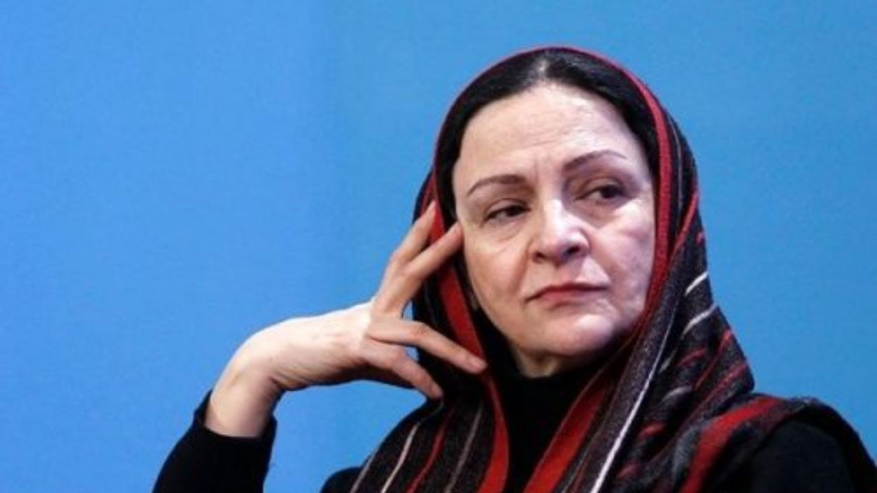 از گلاب ادینه در یک جشن تقدیر می‌شود