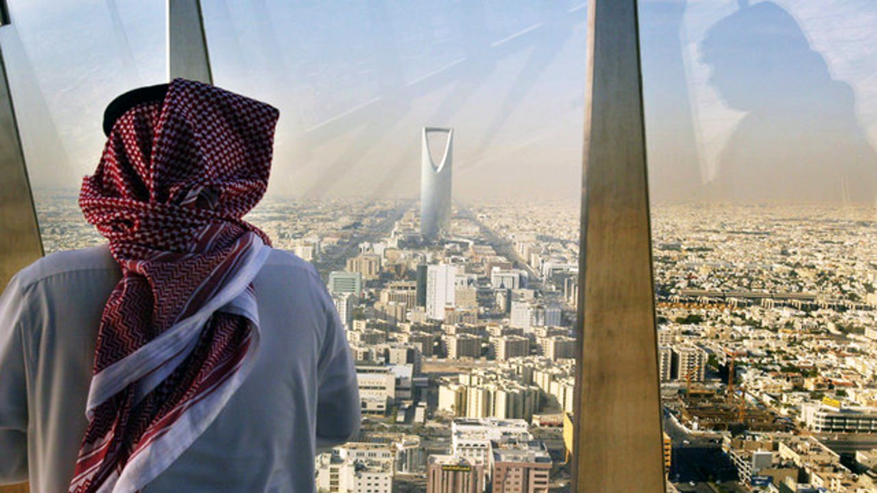 رشد اقتصادی عربستان نصف شد
