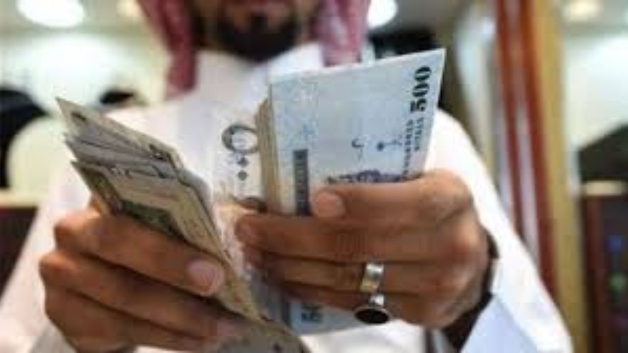 رشد اقتصادی عربستان نصف شد
