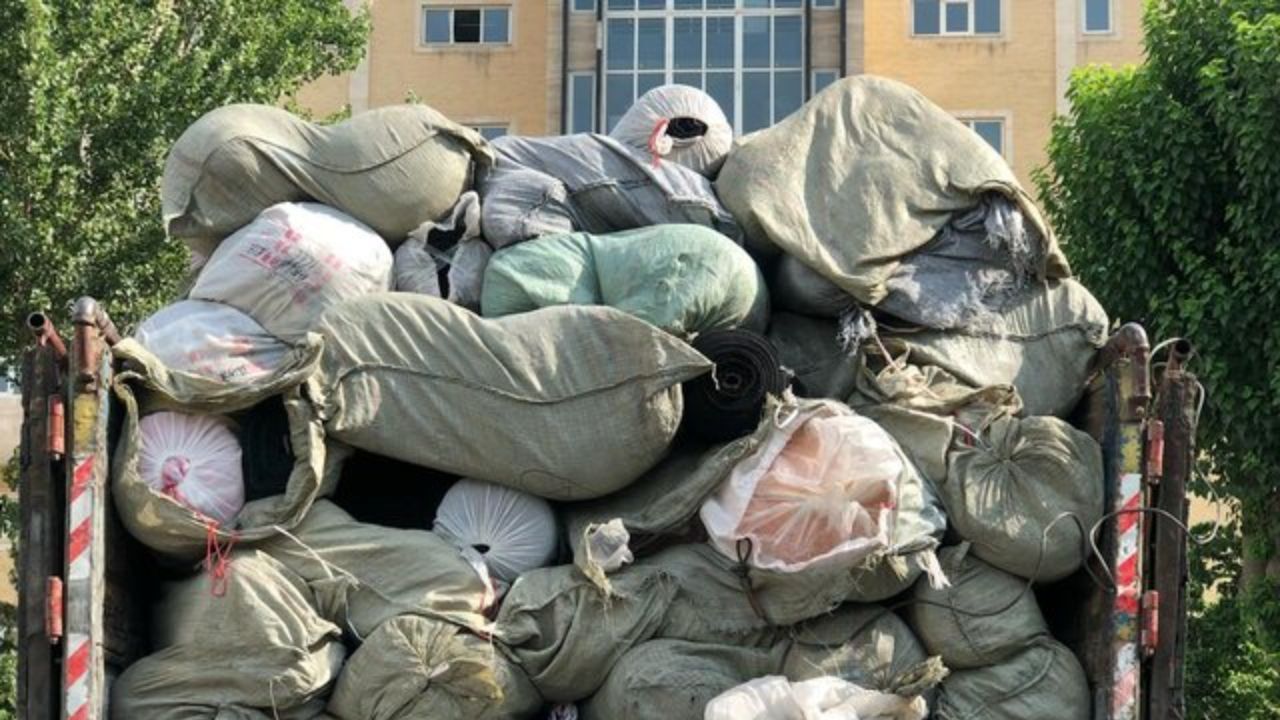 کشف 50 میلیارد تومان محموله قاچاق پارچه و لباس